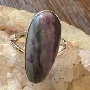 KAMMERERITE 925 STERLING SILVER RING, SIZE 8